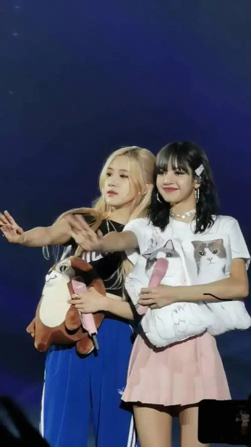 blackpink lisa rose朴彩英