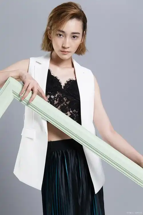 曹云金与唐菀:复婚,同居,庆母亲节,女儿五官深邃似爸