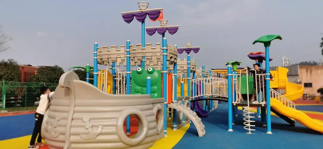 亲子游乐园,亲子滑梯等各种儿童游乐设置;3.