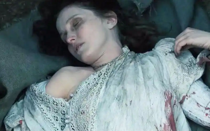 一部真实改编的惊悚片,她为了永葆青春,导致650名花季少女身死,吸血鬼