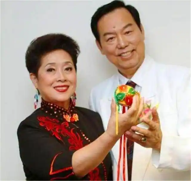 靠捡漏"刘三姐"成名的黄婉秋,后来嫁小6岁老公,近况如何?