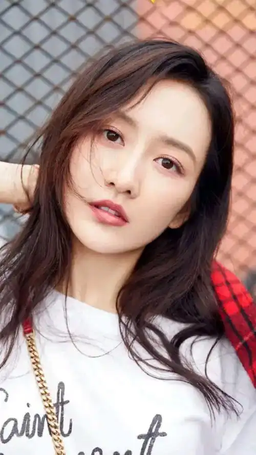 王鸥精美壁纸:五官精致,长相甜美温柔,魅力无限!