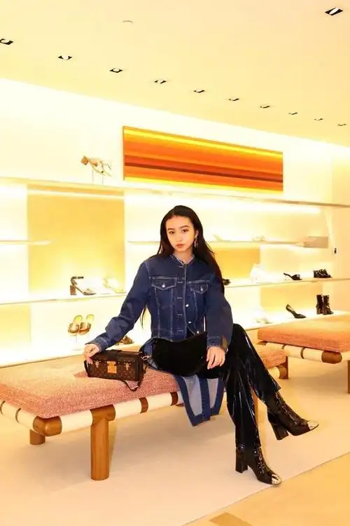 19岁木村光希久违活动太用力外套带横幅穿皮裤腿长1米7