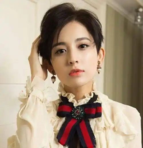 为张翰点赞了,古力娜扎剪短发的新造型已经帅过你了!