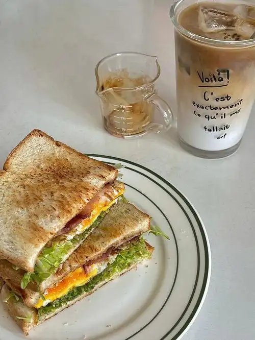 早餐经典培根鸡蛋三明治00