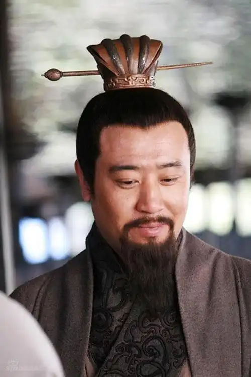 图文:独家探班《三国》--于何伟扮演刘备_影音娱乐_新浪网