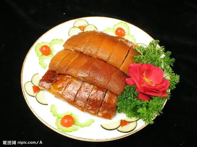 鸿运乳猪拼图片