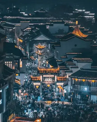 穿越了快到东郊记忆来见见赛博朋克版的成都