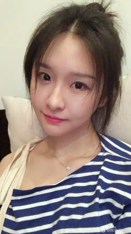 阿冷深夜爆照这个少女不太冷她撩动你的心了吗