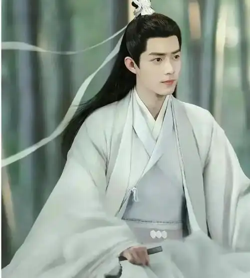 肖战《玉骨遥》上线热度登顶,杨颖《尘缘》撞档沦为炮灰,网友评价一针