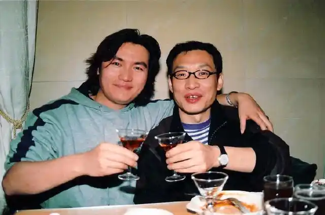 悲情姜昕被王菲夺走窦唯结婚后丈夫又离世她的现状如何