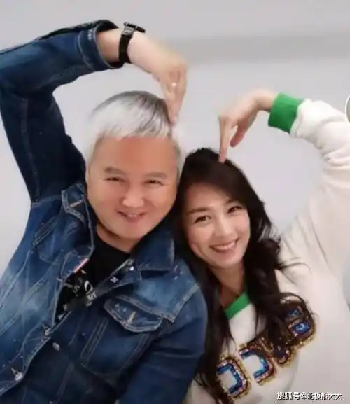 张庭和林瑞阳这对渣男渣女,是怎么好意思秀恩爱庆祝解封财产的?