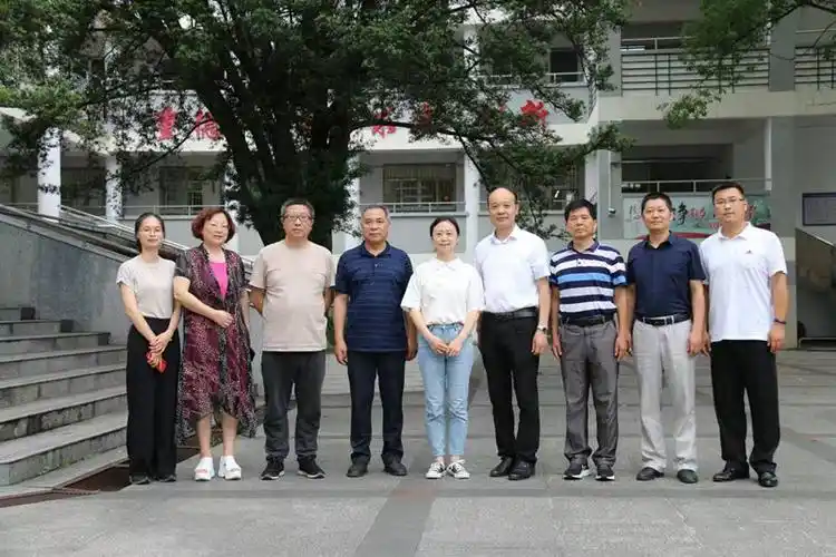 数学与统计学院党政领导看望在屯溪四中挂职副校长孙露