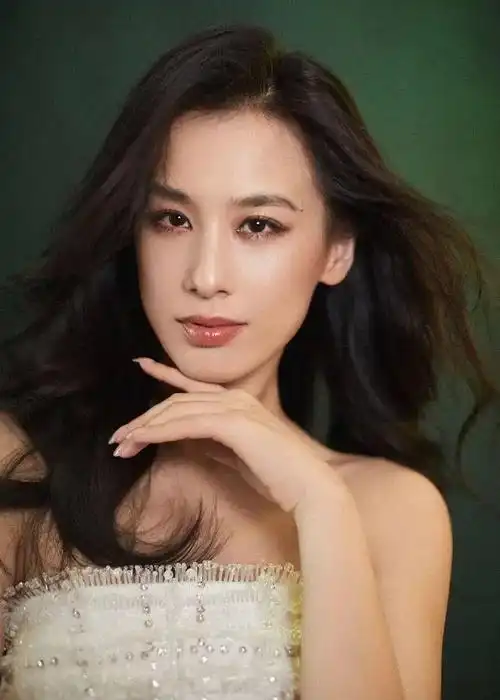 当年的"功夫女明星"黄圣依,依旧很美