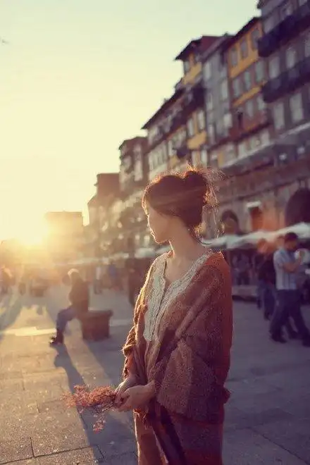 女生一个人孤独背影失落图片15