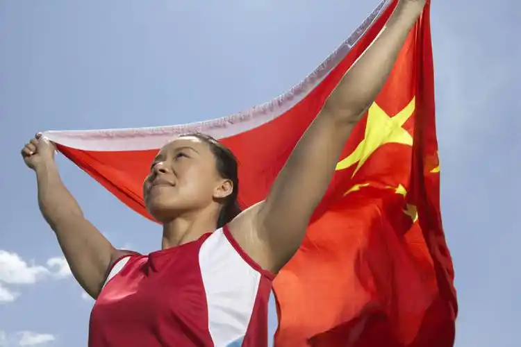 东方人,成年人,脸,头,脸颊,健壮,一个人,运动员,跑,举,微笑,横图,室外