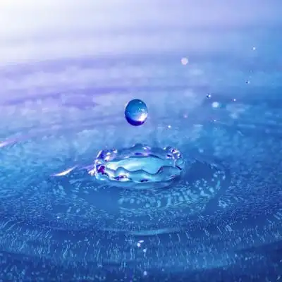 透明水滴头像一滴水水滴特写素材图片