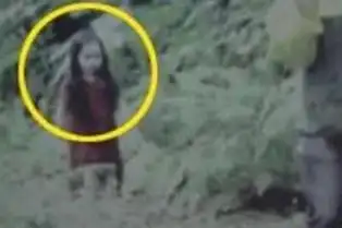 1998年台湾红衣小女孩事件,恐怖录像惊现红色身影,她是魔神仔吗?