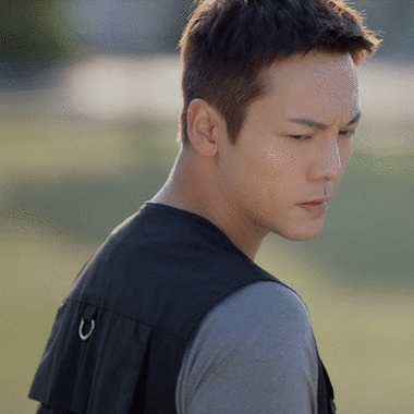 陈伟霆照亮你消防员角色代入感#终于看到会动的消防员靳时川啦 !