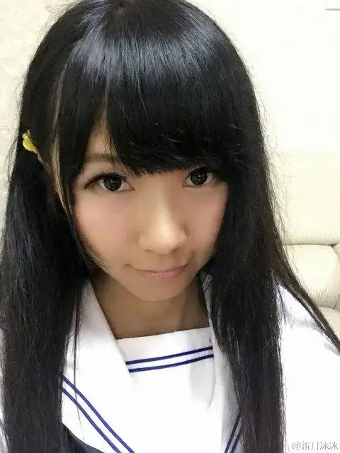 新月冰冰真实姓名及年龄