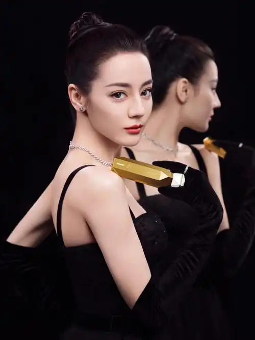 迪丽热巴盛世美颜星空闪耀黑色薄纱裙