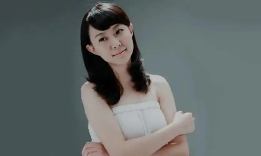 现场的粉丝依然很多,热情也很高,都是冲着卓依婷的名气去的