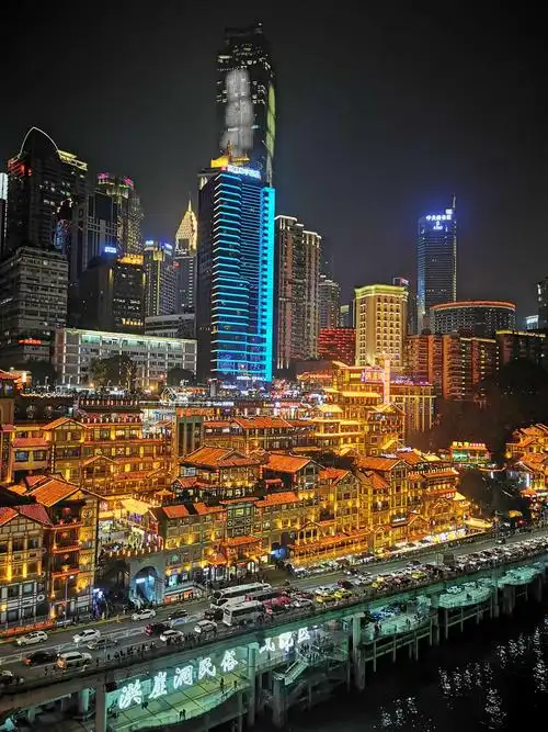 重庆印象 写美篇       挑战完重庆老火锅,我们前往重庆洪崖洞看夜景