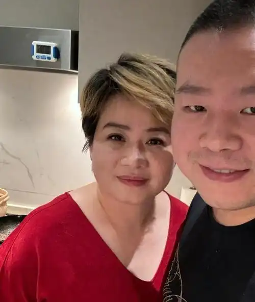 妻子聚会照被晒,吃胖了,与岳云鹏更有夫妻相了|郑敏|王惠|郭德纲|孔