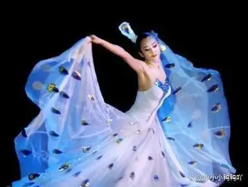 63岁杨丽萍为艺术奉献一生,不吃主食留长指甲,成就最美孔雀舞