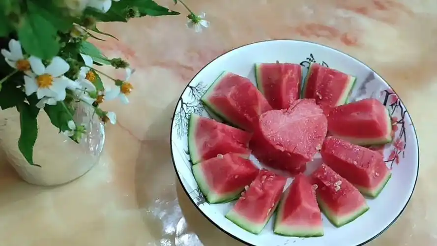 西瓜花式切法爱心西瓜简单好看摆盘实用可爱美观