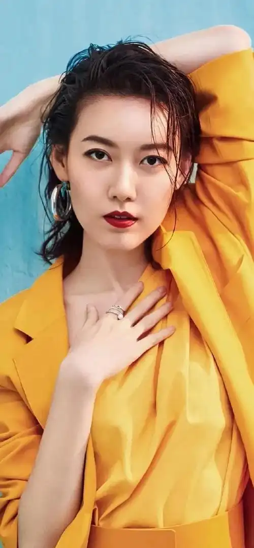 优雅坚毅的高露