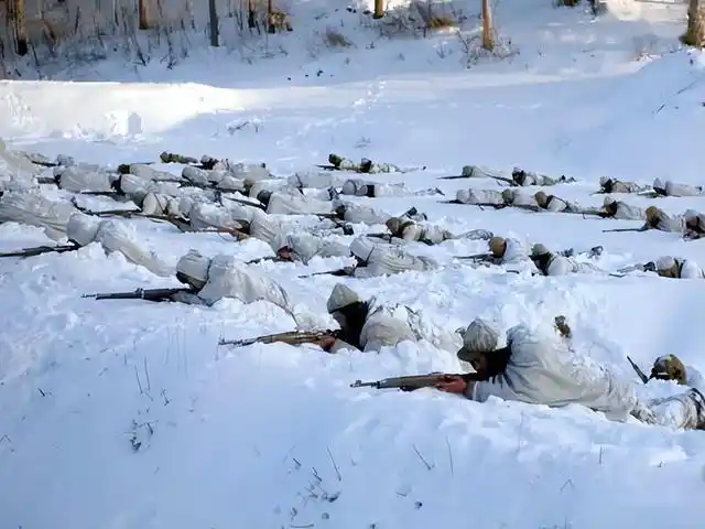 1950年,冰雕连幸存者周全弟:三天三夜冻掉四肢,如今怎么样了?