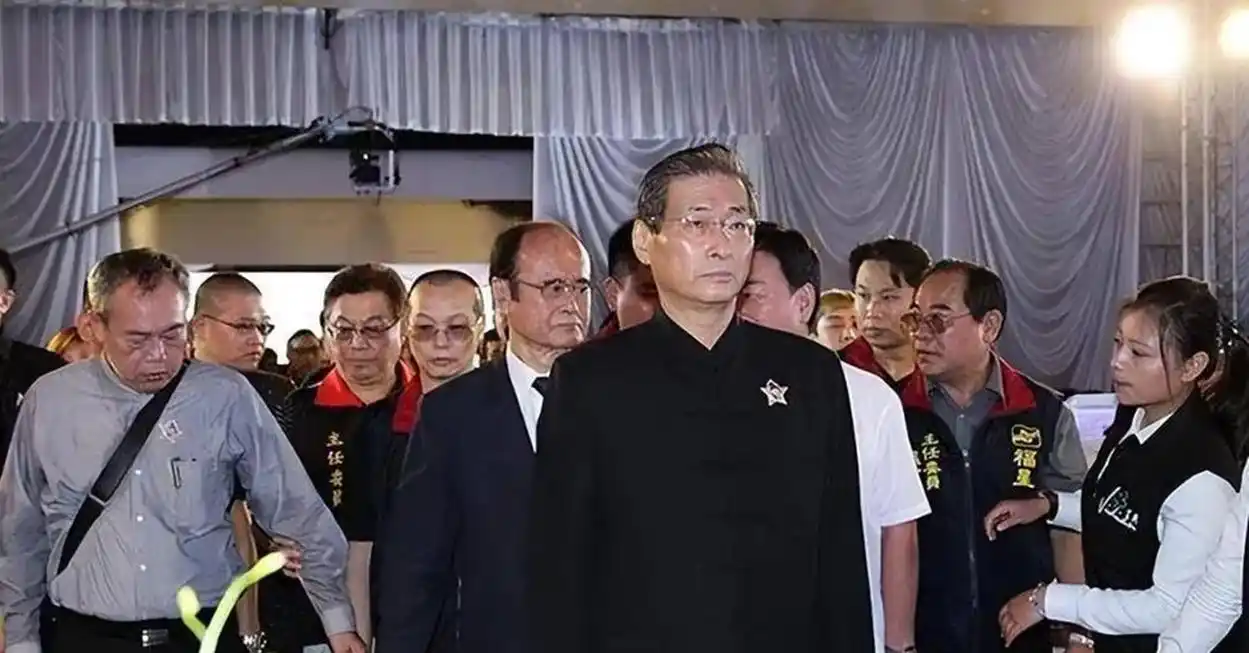 台湾黑老大"白狼"张安乐:搅动台湾,为两岸统一立下汗马功劳