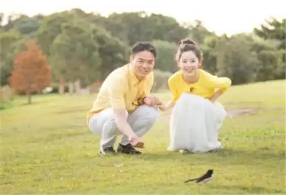 第一个是高中同学陶杜平;第二个是南京本土歌手朱浩;第三个是清华博士