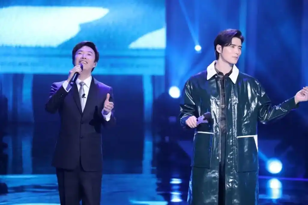 我们的歌收官勤深深夺冠费玉清唱晚安曲全场不舍告别