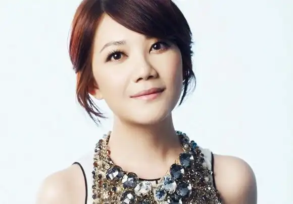 梁静茹-梁静茹个人资料及图片梁静茹简介年龄身高八卦-小薇女性时尚