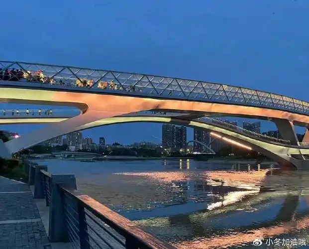 成都一个无限之环网红桥4年前开通人流如织如今昙花一现