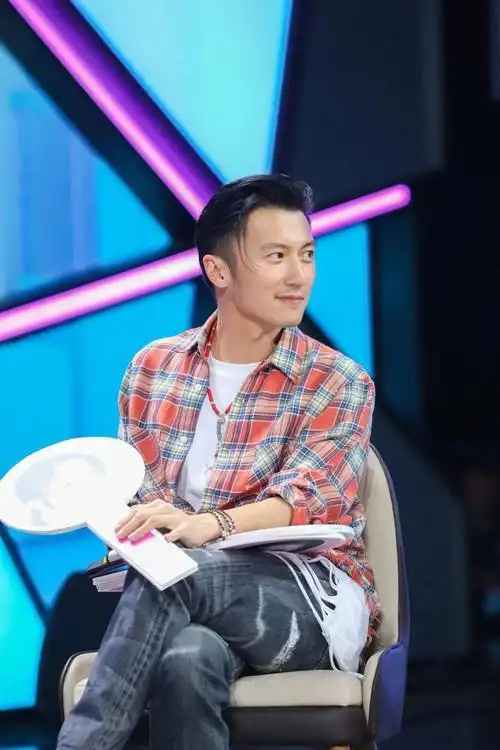 剧照发布丨谢霆锋助阵快乐大本营勇往直前的姐姐