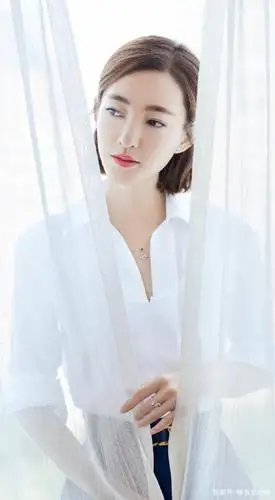 图二是女神王丽坤,一身淑女风穿搭,清新淡雅!