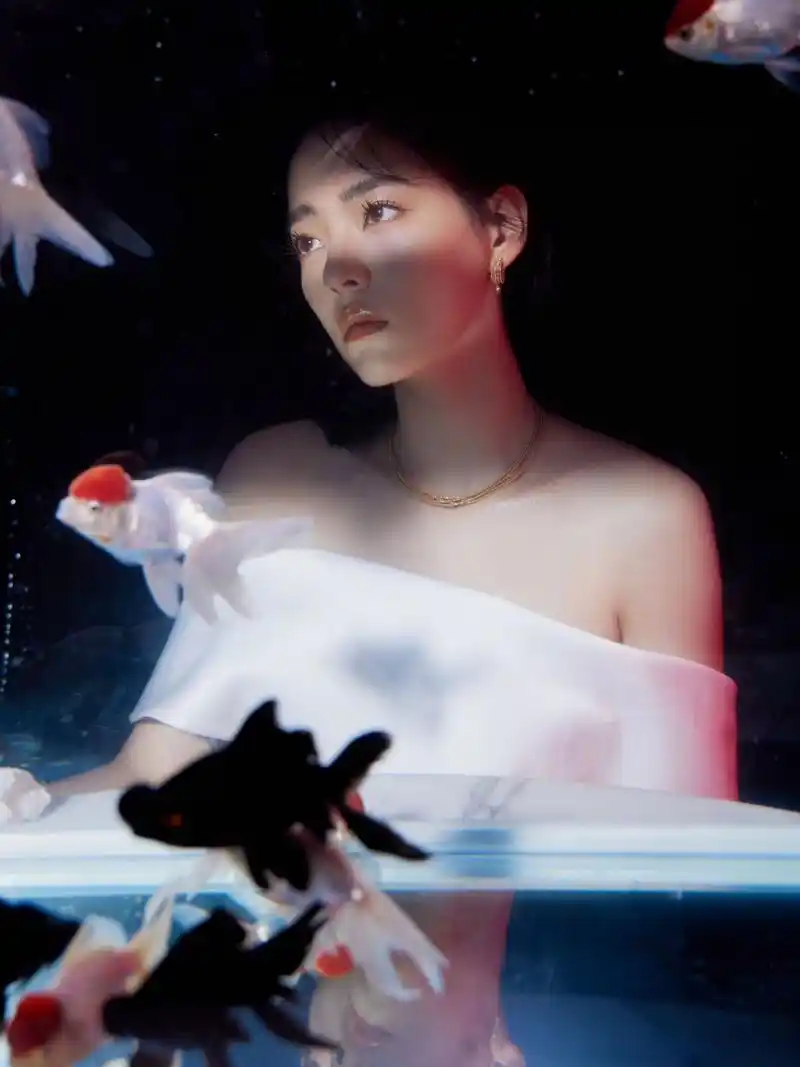 星尚人##演员安沺vivienne# 青年演员@演员薇薇安 身着hermosa出