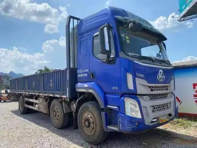 东风柳汽 乘龙h5 重型载货车 6x2 8.6米 载货车 6.