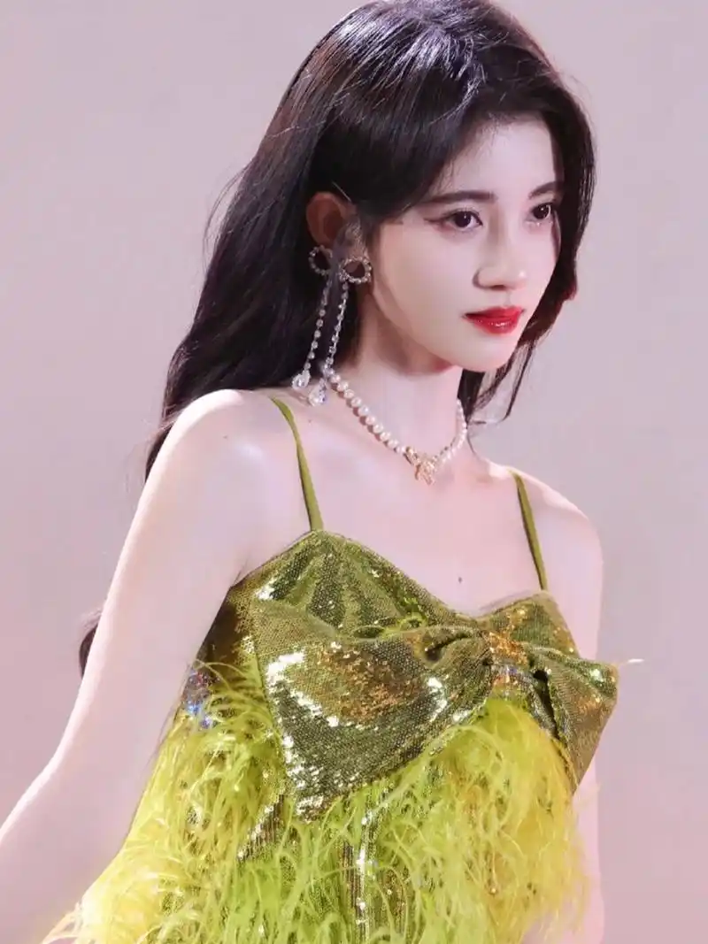 各种蓝色系礼服 #公主裙# #神仙颜值鞠婧祎