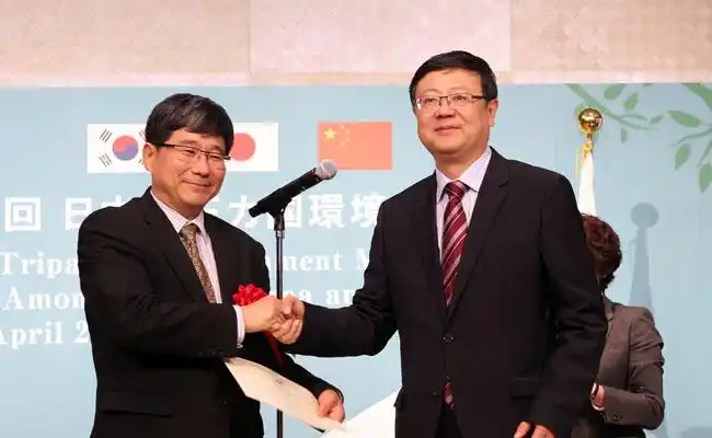 中国环保部部长陈吉宁,日本环境省大臣丸川珠代,韩国环境部长尹成奎