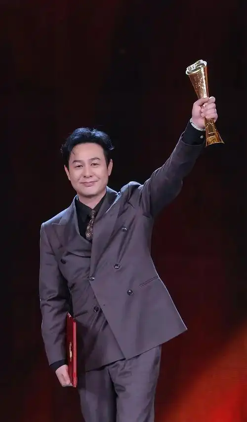 张颂文获金熊猫奖电影单元最佳男配角奖 图片来源:主办方供图