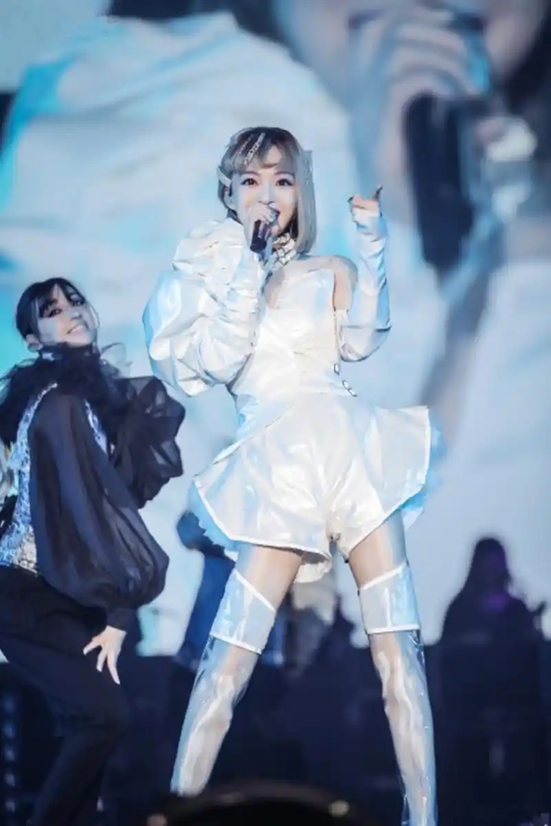 1/ 12 张韶涵自从复出以来就备受关注.