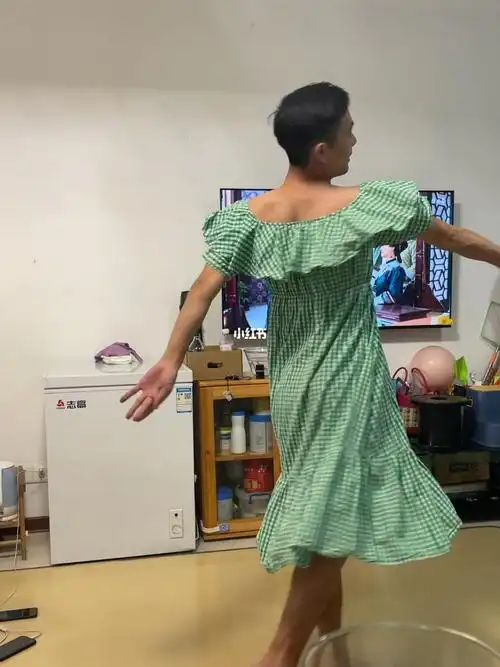 男人穿上裙子就会变身为比女人更妖娆09