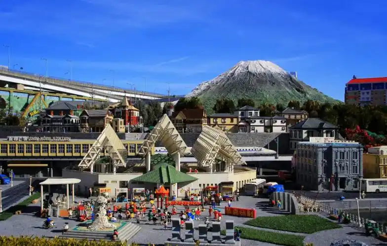 图/图虫创意"乐高并非全年龄段,大众化的主题公园,国外已建成的乐园中