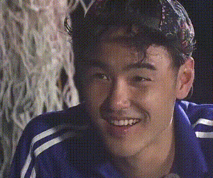 阮经天注视傻笑有趣gif动图_动态图_表情包下载_soogif