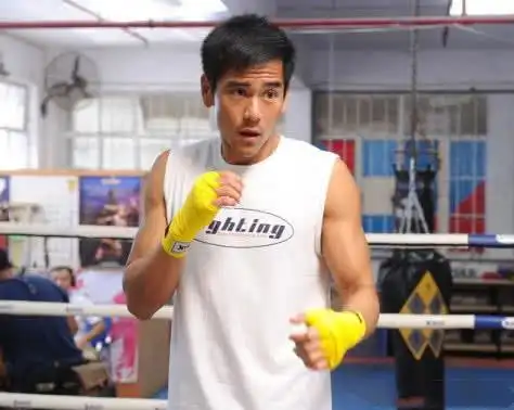 有种"霸气"叫彭于晏剪中分,不仅不"娘",反而充满了阳刚!