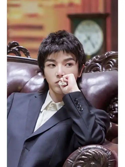 华晨宇这张照片好可爱